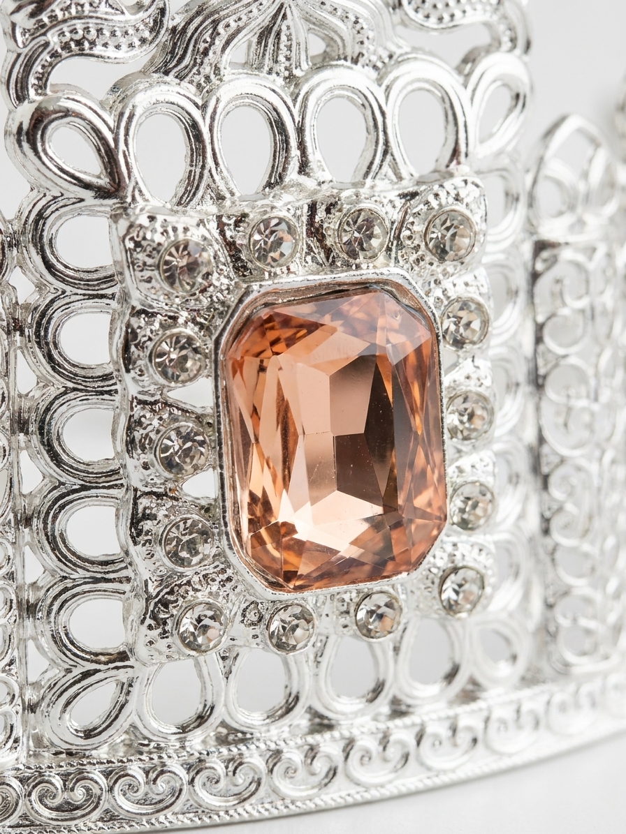 Couronne Majestueuse aux Motifs Arabesques - detail zoom