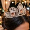 Couronne Majestueuse aux Motifs Arabesques - worn festive