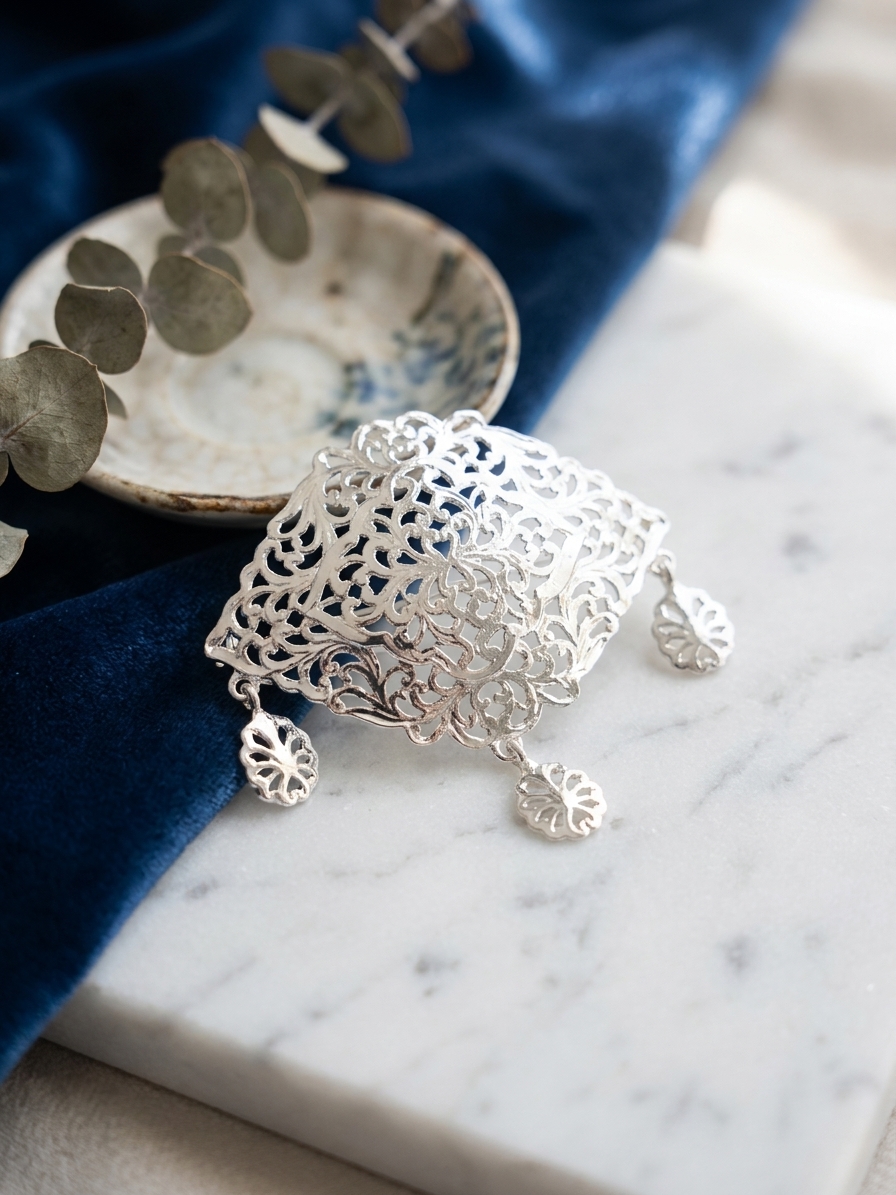 Broche Orientale en Filigrane - lifestyle