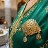 Broche Orientale en Filigrane - worn festive