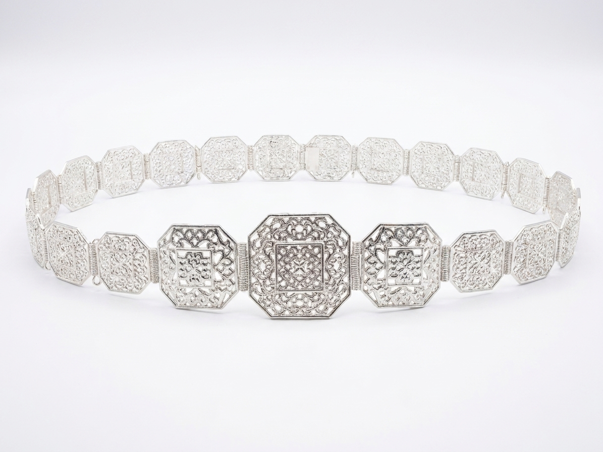 snp-img-612 Ceinture Aziza à Maillons Filigranés - main white