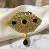 Broche Orientale à Pendentif Goutte - lifestyle