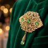 Broche Orientale à Pendentif Goutte - worn festive