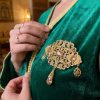 Broche Orientale à Pendentif Goutte - worn festive