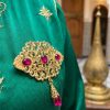 Broche Orientale à Pendentif Goutte - worn festive