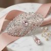 Broche Ornementale avec Pendentif - lifestyle