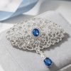 Broche Ornementale avec Pendentif - lifestyle