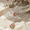 Broche Ornementale avec Pendentif - lifestyle