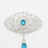 Broche Ornementale avec Pendentif - main white