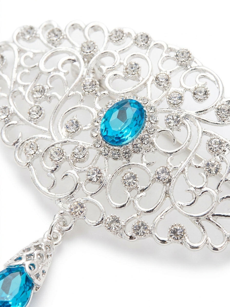Broche Ornementale avec Pendentif - detail zoom