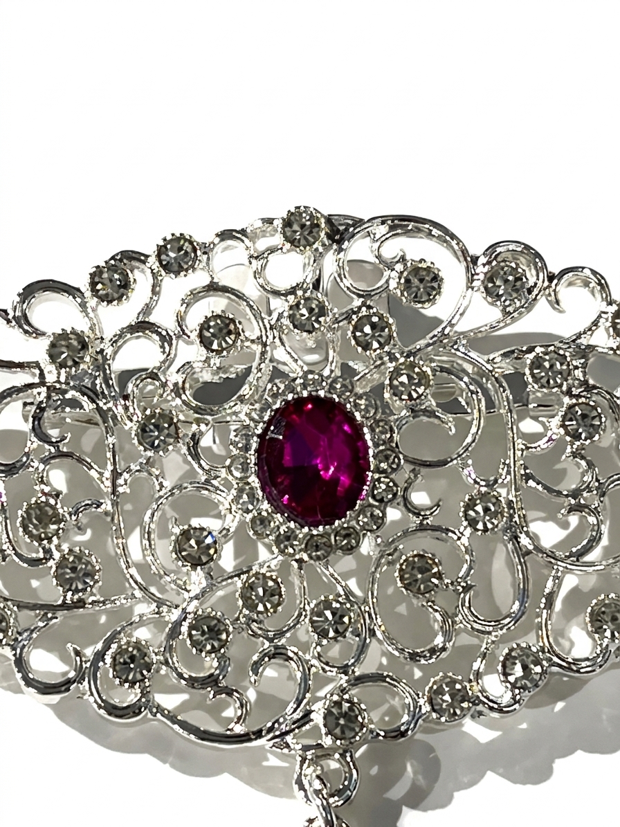 Broche Ornementale avec Pendentif - detail zoom