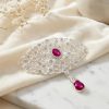 Broche Ornementale avec Pendentif - lifestyle