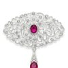 Broche Ornementale avec Pendentif - main white