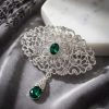 Broche Ornementale avec Pendentif - lifestyle