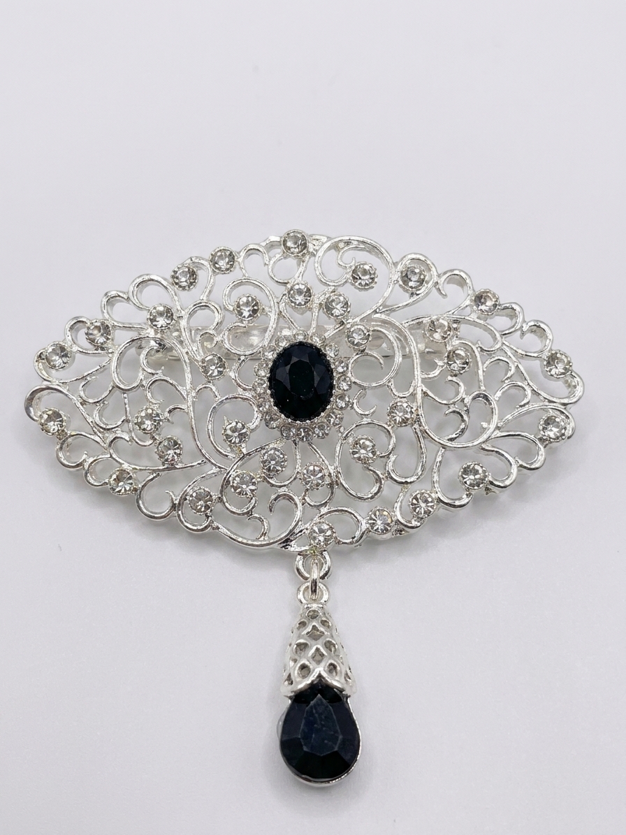 Broche aziza Black - packshot fond blanc