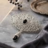 Broche Ornementale avec Pendentif - lifestyle