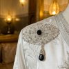Broche Ornementale avec Pendentif - worn festive