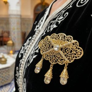 Broche Orientale Lina - worn festive