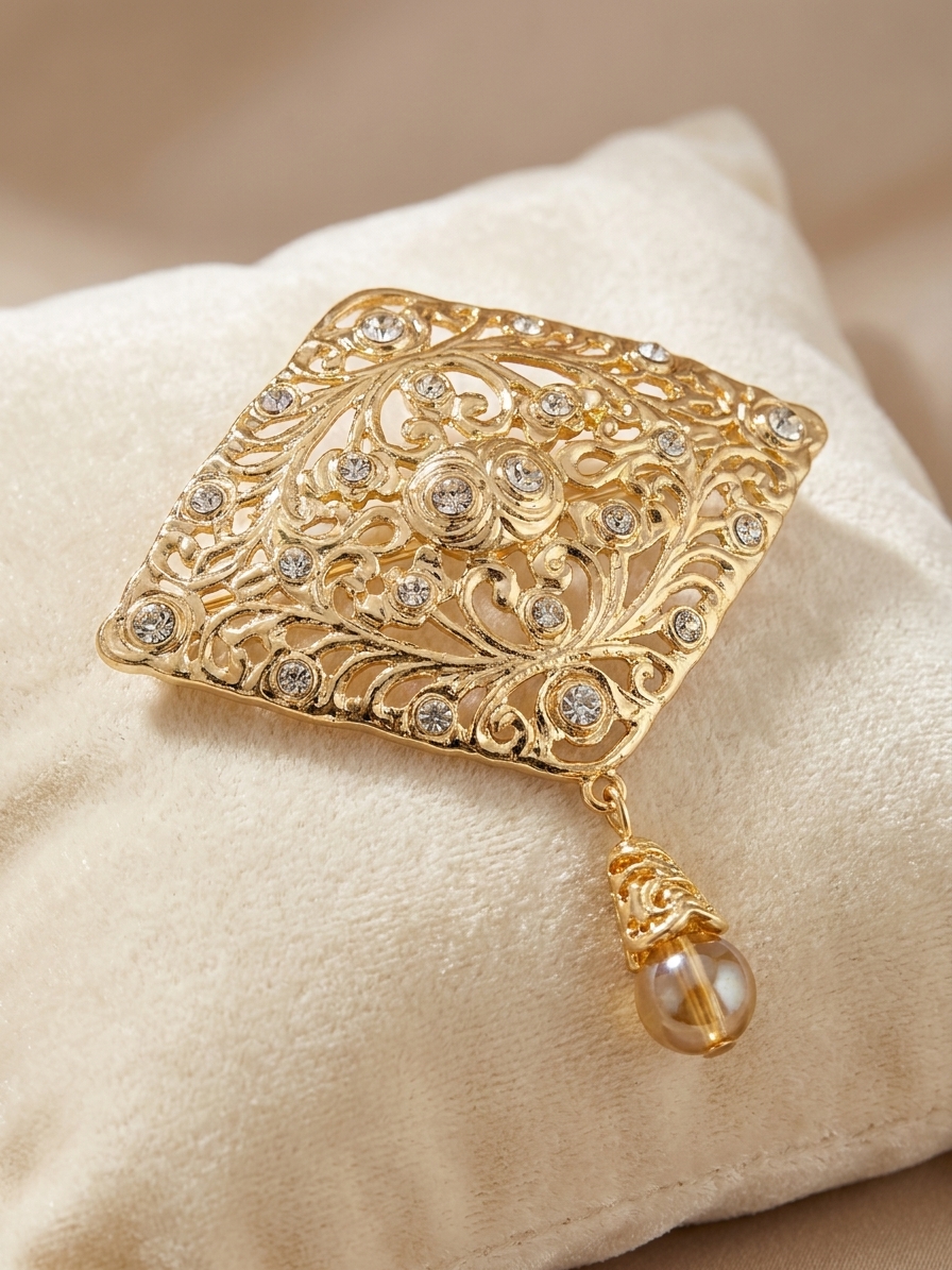Broche Ornementale Kenza - lifestyle