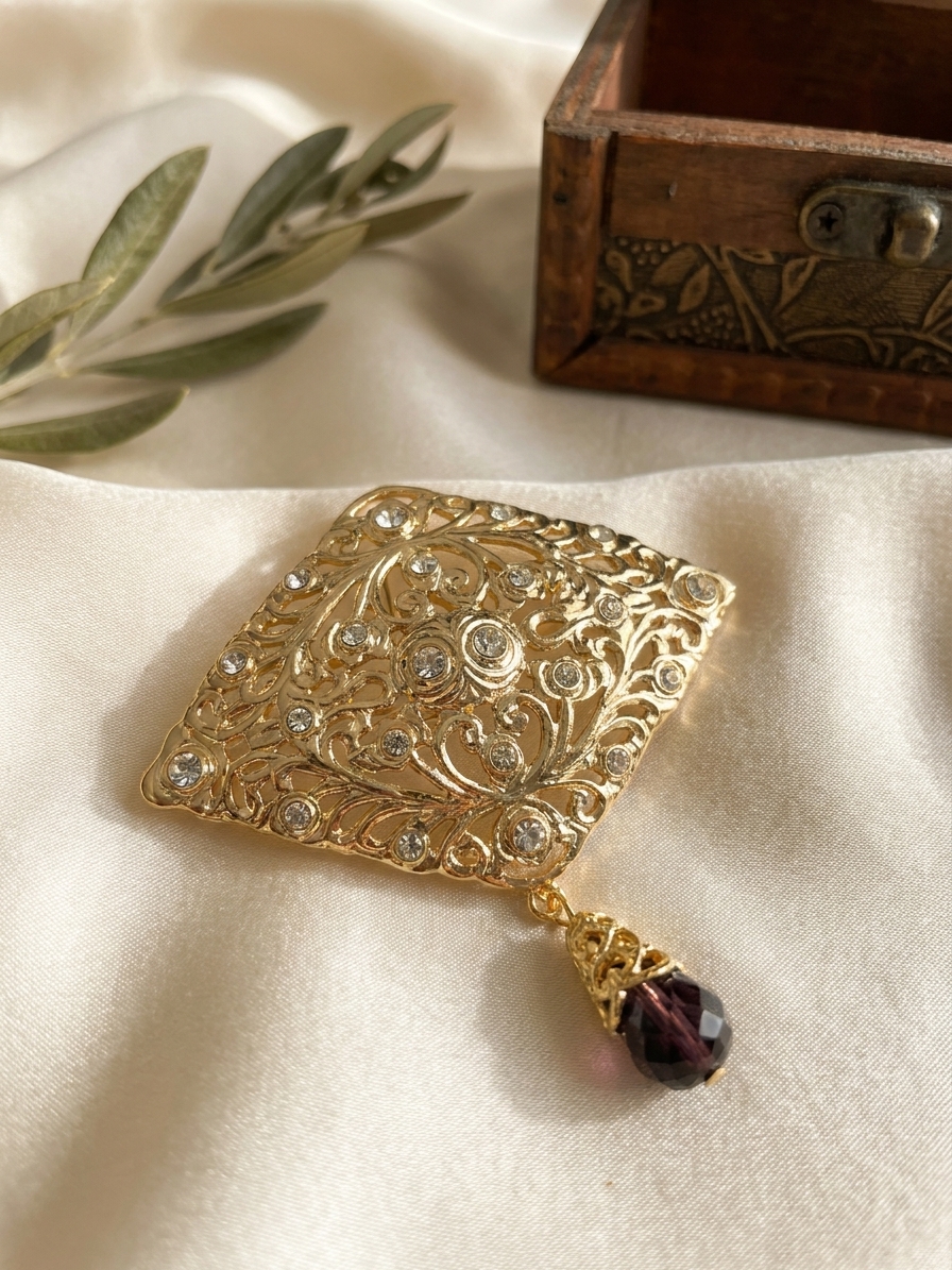 Broche Ornementale Kenza - lifestyle