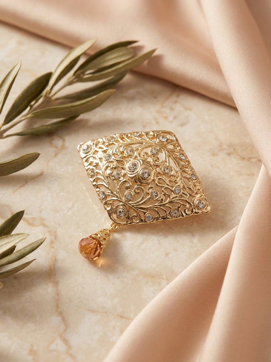 Broche Ornementale Kenza - lifestyle
