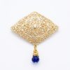 Broche Ornementale Kenza - main white