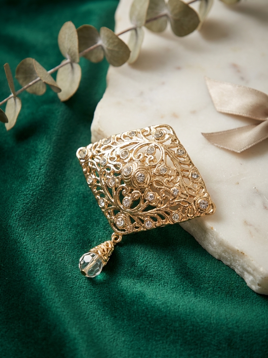 Broche Ornementale Kenza - lifestyle