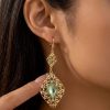 Boucles d'Oreilles Pendantes Style Oriental - main white