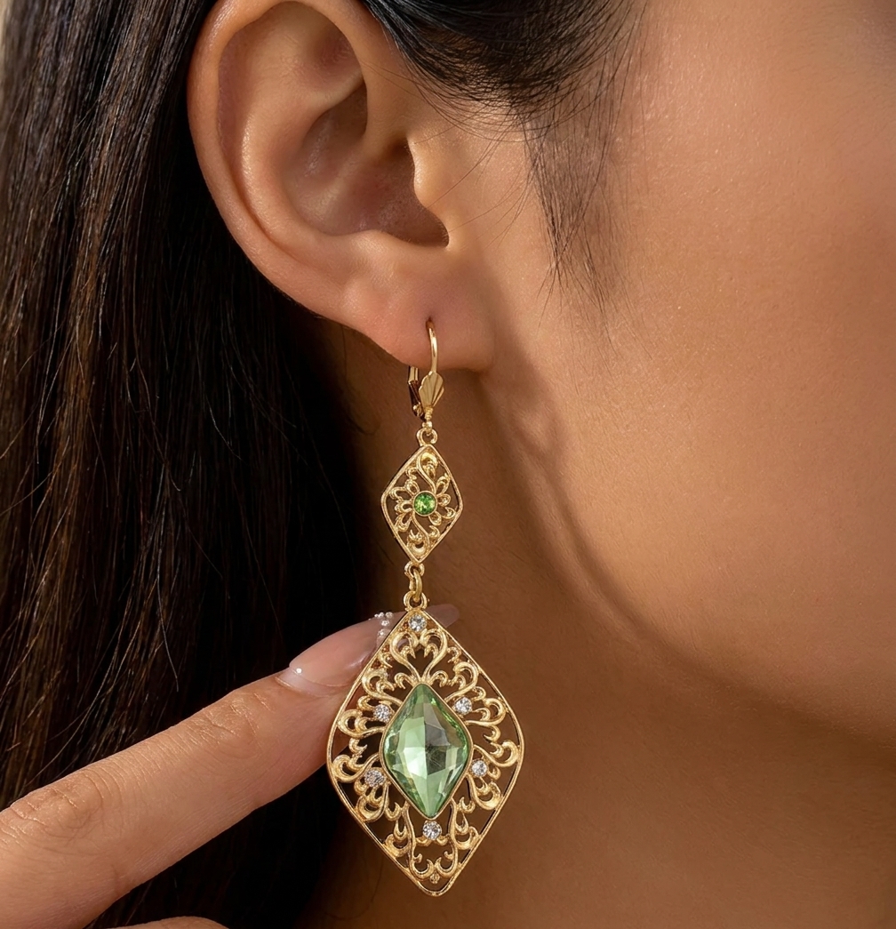 Boucles d'Oreilles Pendantes Style Oriental - main white