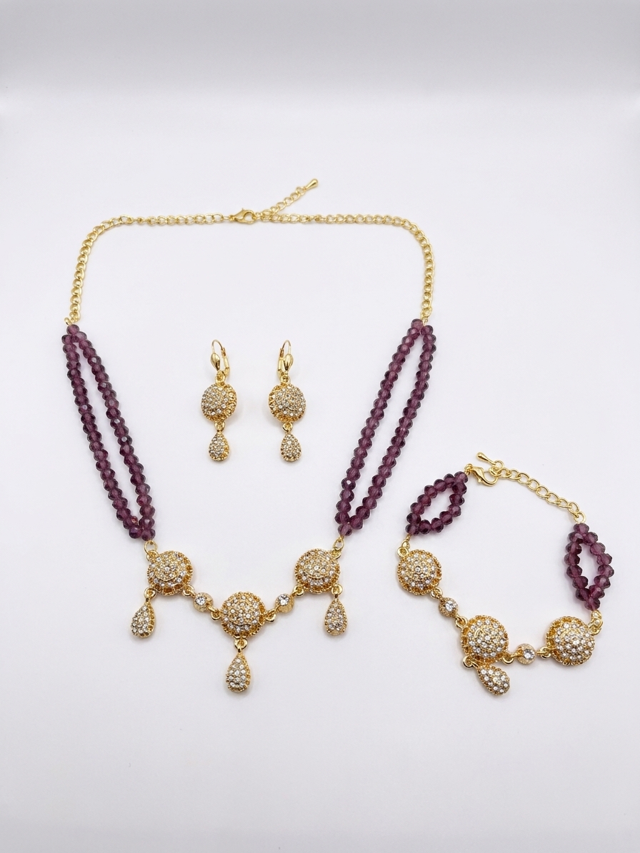Parure de Bijoux Orientale aux Détails Scintillants - main white