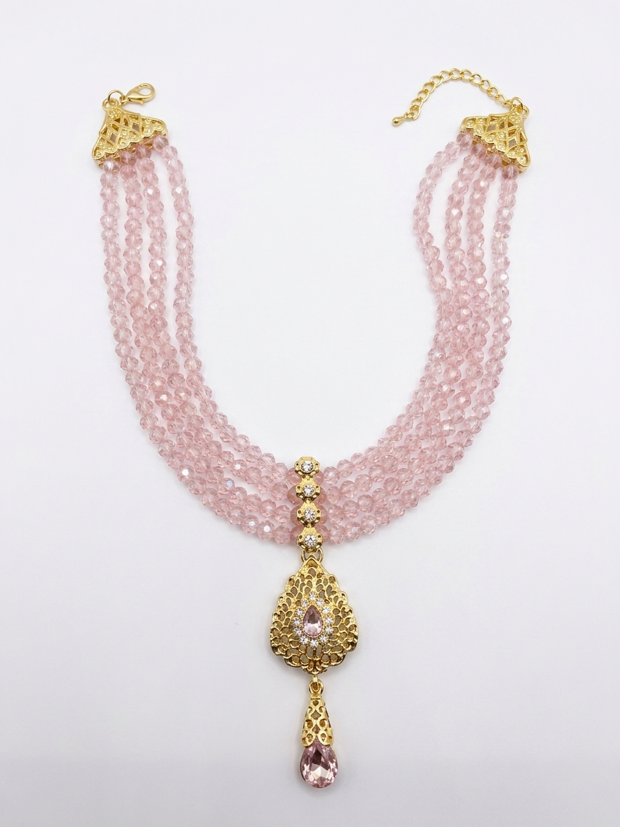 Collier Multi-Rangs avec Pendentif Filigrane - main white