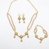 Parure de Bijoux Orientale aux Détails Scintillants - main white