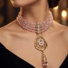 Collier Multi-Rangs avec Pendentif Filigrane - worn festive