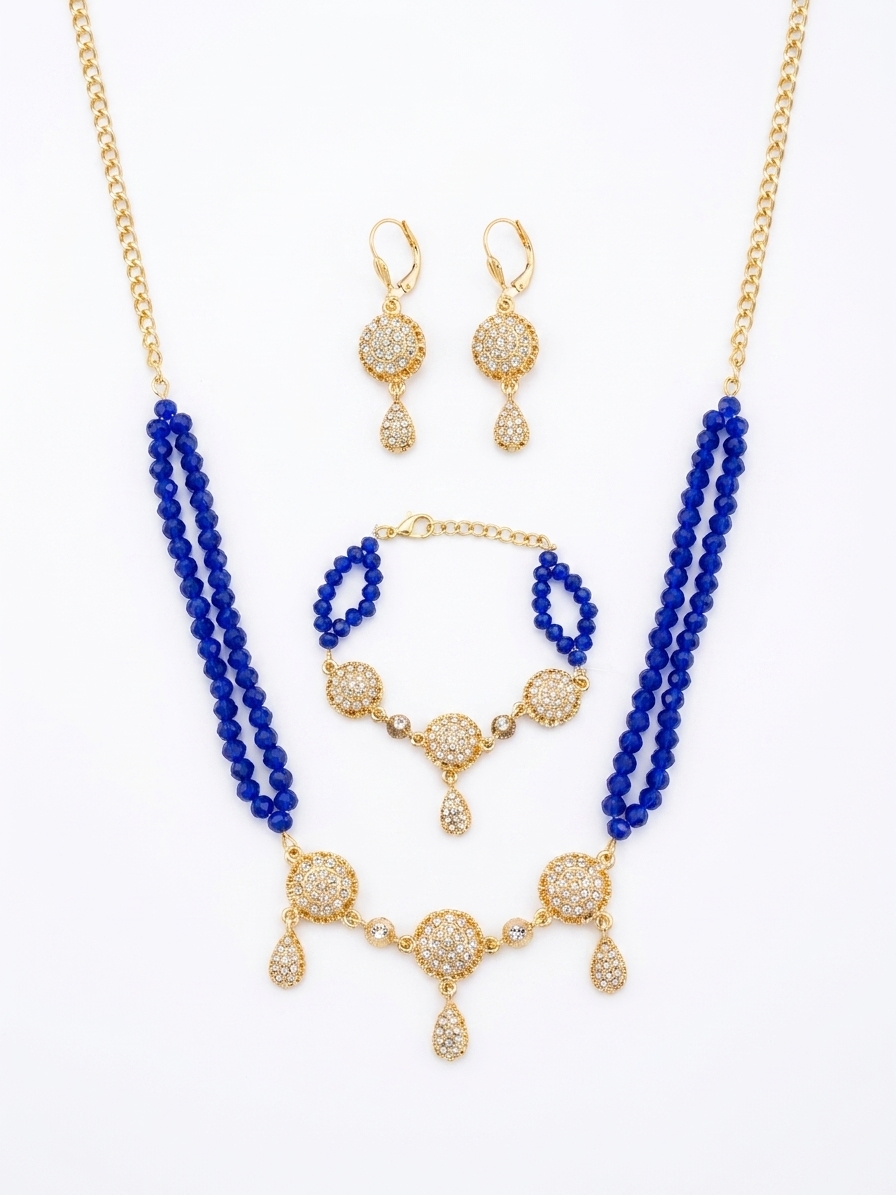 Parure de Bijoux Orientale aux Détails Scintillants - main white