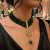 Collier Plastron Multi-Rangs avec Pendentif Filigrane - worn festive