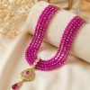 Collier Plastron Multi-Rangs avec Pendentif Filigrane - lifestyle