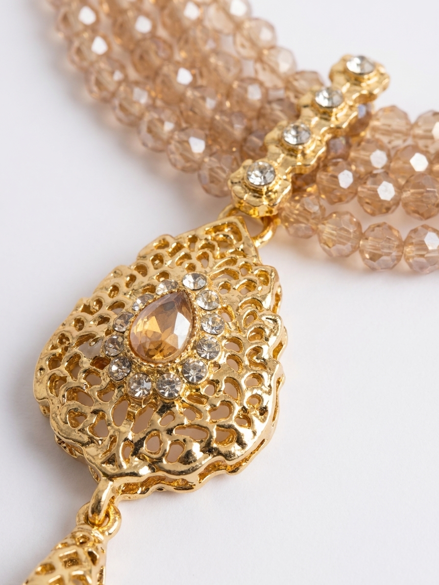 Collier Plastron Multi-Rangs avec Pendentif Filigrane - detail zoom