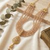 Collier Plastron Multi-Rangs avec Pendentif Filigrane - lifestyle
