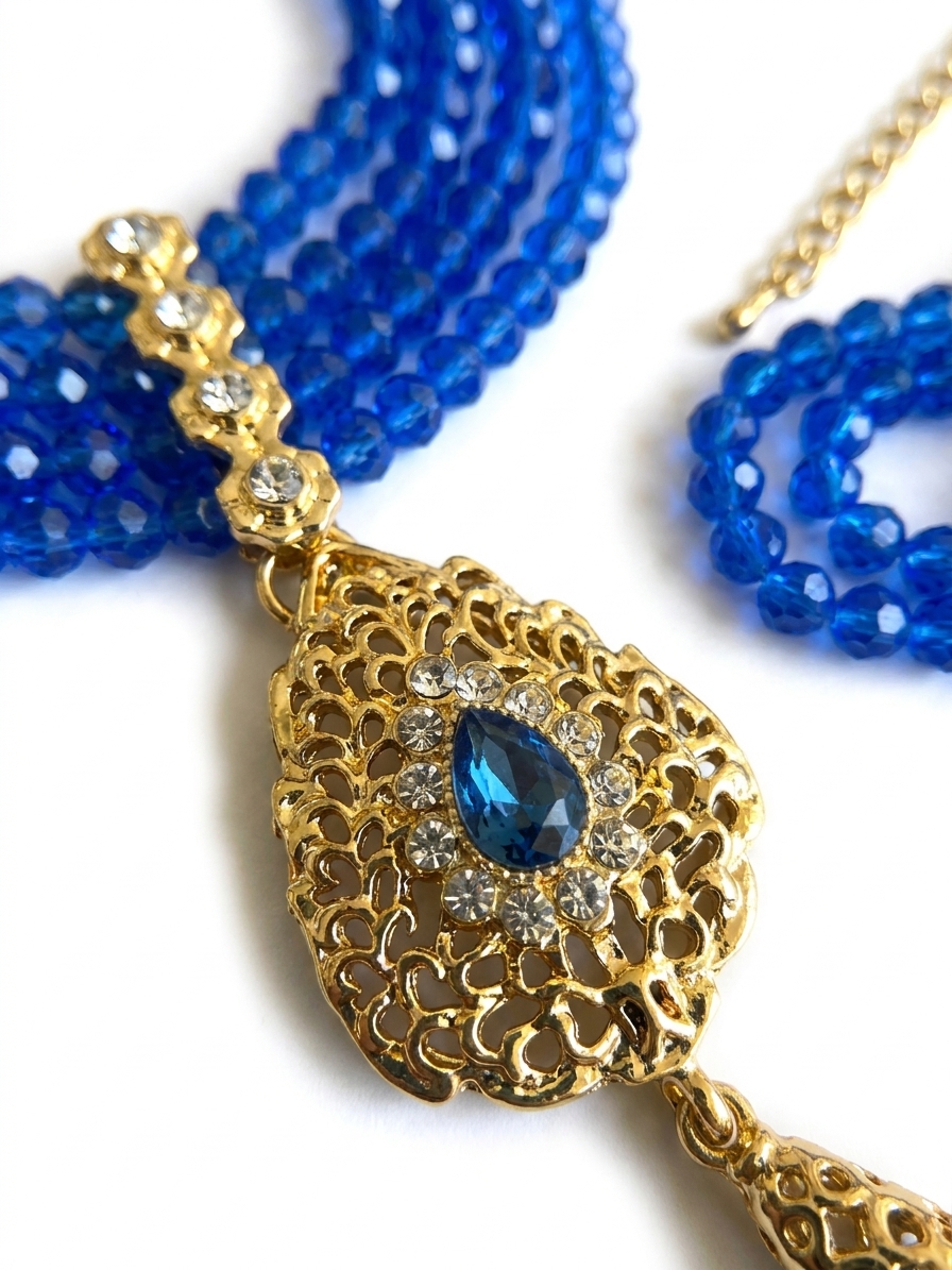 Collier Plastron Multi-Rangs avec Pendentif Filigrane - detail zoom