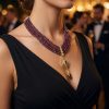 Collier Plastron Multi-Rangs avec Pendentif Filigrane - worn festive
