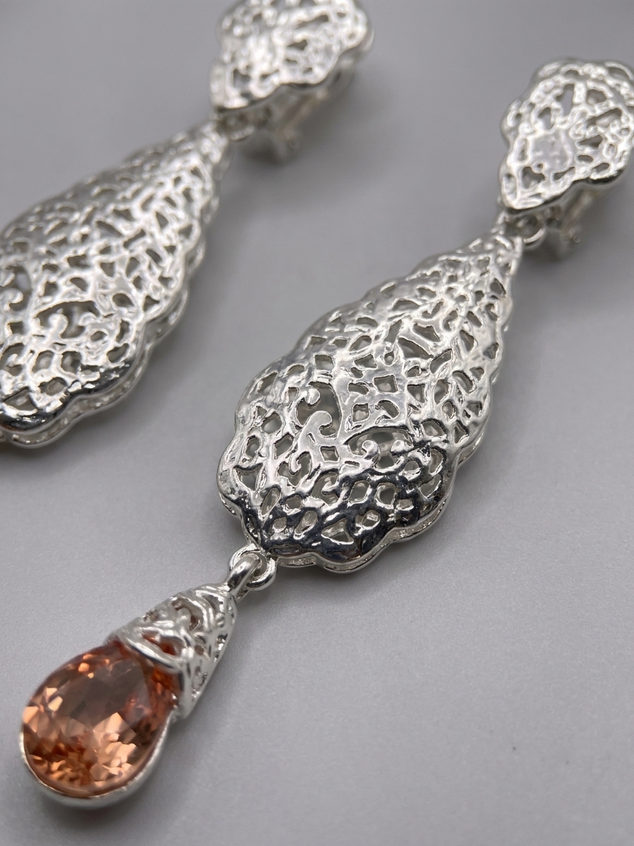 Articulated Filigree Statement Earrings Nude - zoom detail