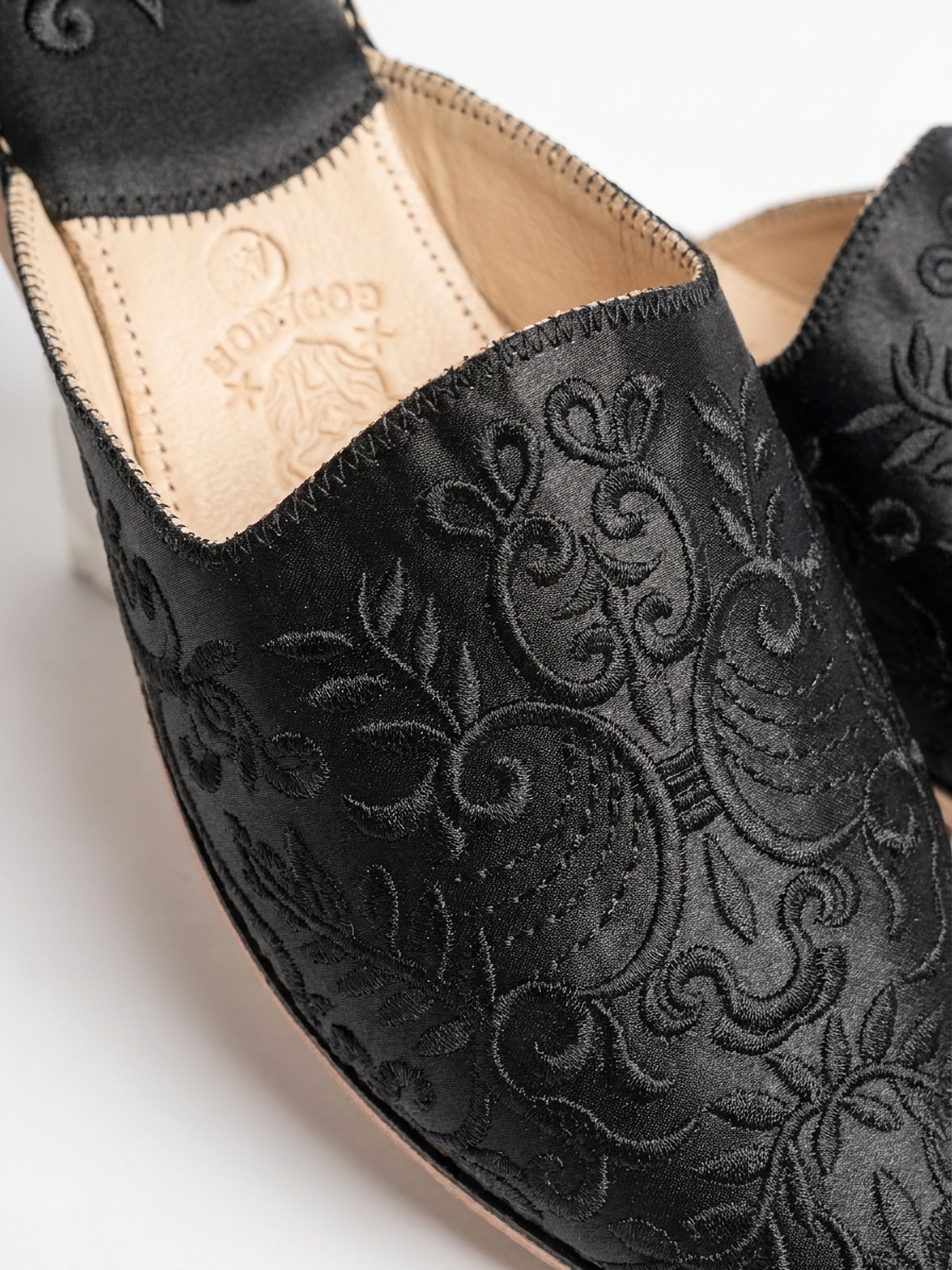 Cherbil Embroidered Pointed Mules Black - zoom detail