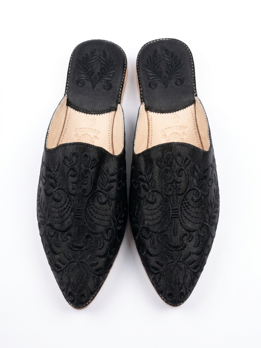 Cherbil Embroidered Pointed Mules Black - packshot fond blanc