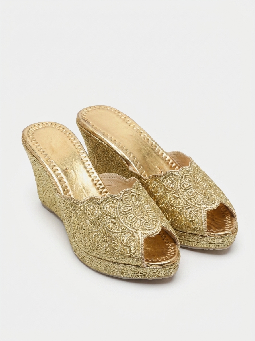Cherbile Embroidered Wedge Mules Gold - packshot fond blanc