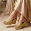 Cherbile Embroidered Wedge Mules Gold - vue portee