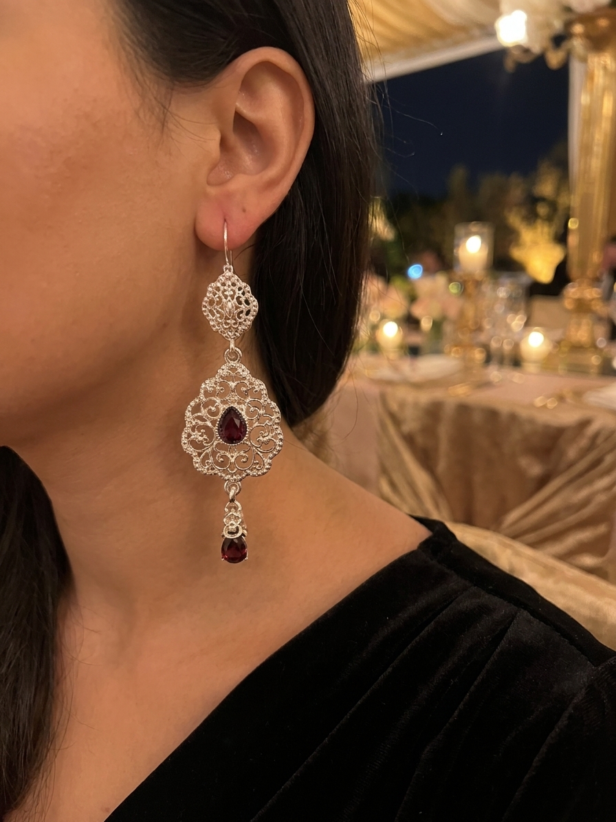 Elegant Drop Earrings Nude (Dark) - vue portee