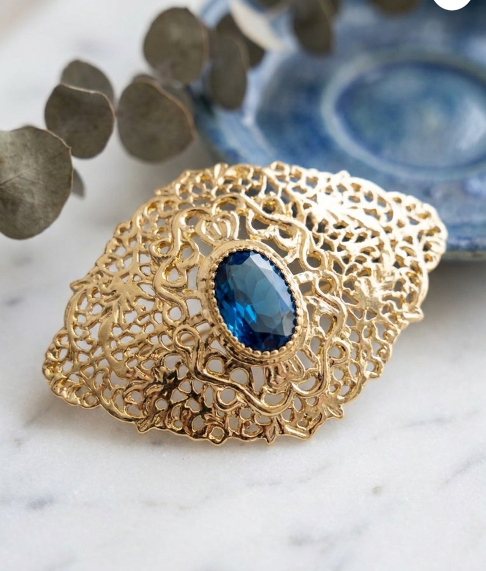Elegant Filigree Brooch Baby blue - zoom detail