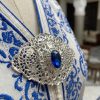 Elegant Filigree Brooch Baby blue - vue portee