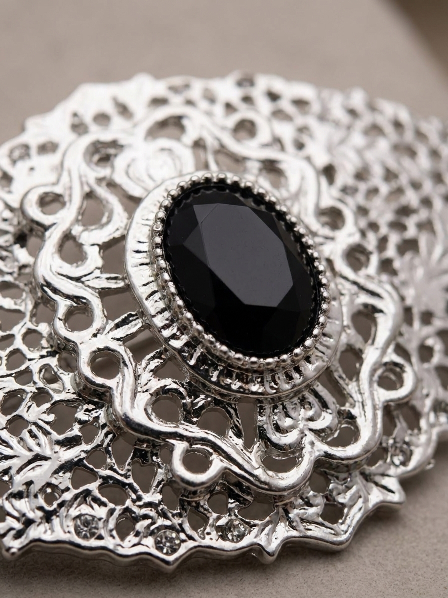 Elegant Filigree Brooch Black - zoom detail