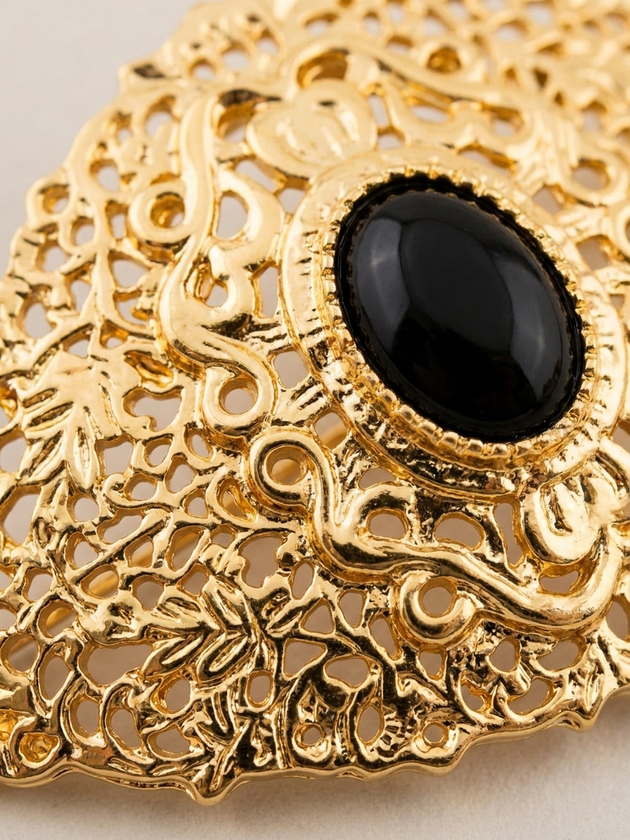 Elegant Filigree Brooch Black - zoom detail